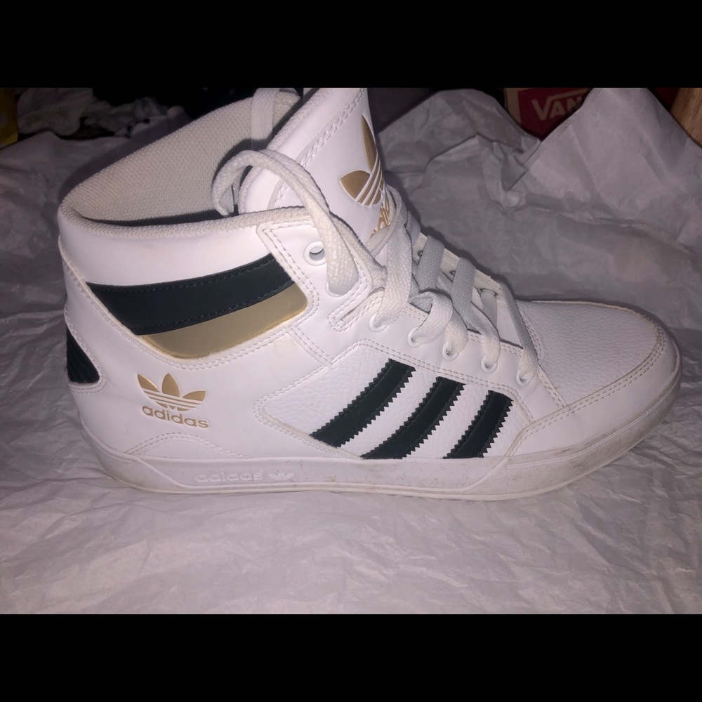 Adidas❣️ Pair of shoes (Used) But cleaned